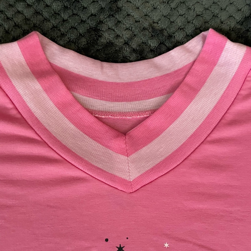 NWT•Sanrio Hello Kitty Fall Theme Pajama Set. Small (pit to pit 20.5 in) - Picture 8 of 12